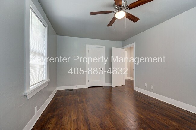Building Photo - N Gatewood Ave Duplex