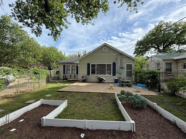 Building Photo - 2517 Honeysuckle Ave