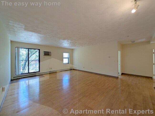 Building Photo - 373 Highland Ave