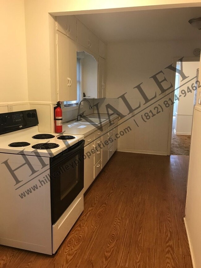 Building Photo - Three bedroom, 1 1/2 bath - East