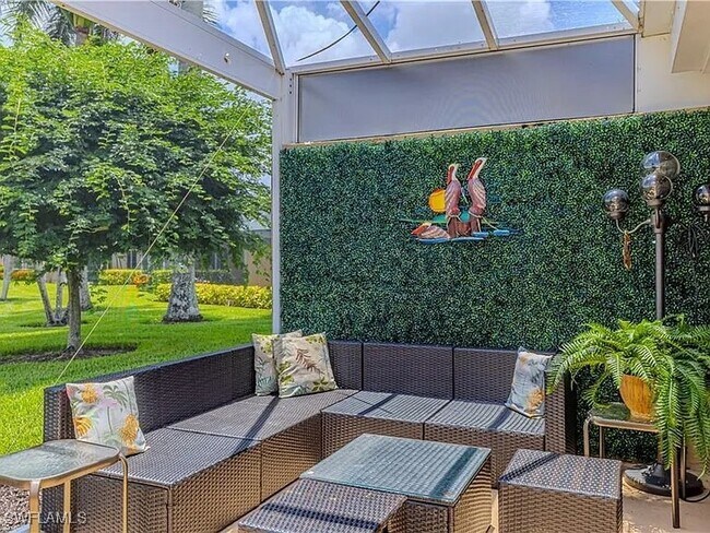 Building Photo - 5595 Greenwood Cir