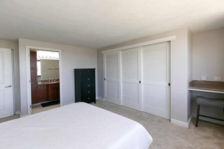 Primary - 343 Hobron Ln