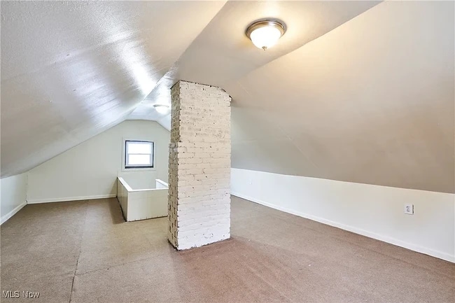 Building Photo - 8606 Vineyard Ave