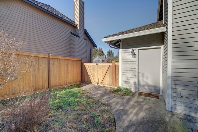 Building Photo - 4Bd/2.5Ba Renton House