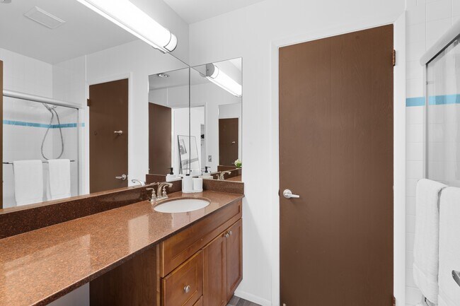 Building Photo - 814 W Bleeker St