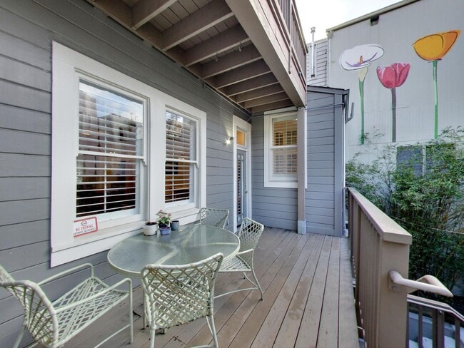 Building Photo - Luxury 5 Bed, 3.5 Bath Home in the Mission! Check out Virtual Tour!
