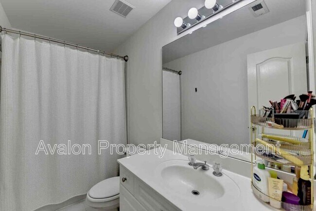 Building Photo - 1213 Harris Commons Pl