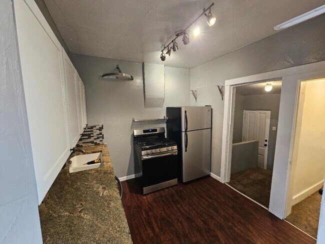 Building Photo - 1807 E 37th Ave