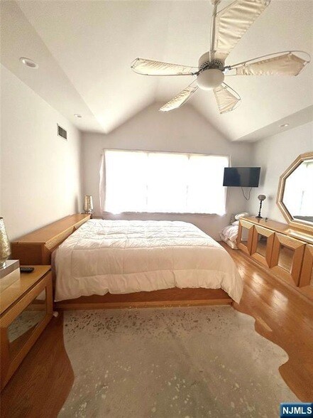 Building Photo - 302 Grand Ridge Dr