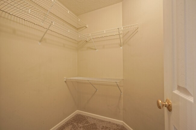 Building Photo - 14931 Silver Thorne Way
