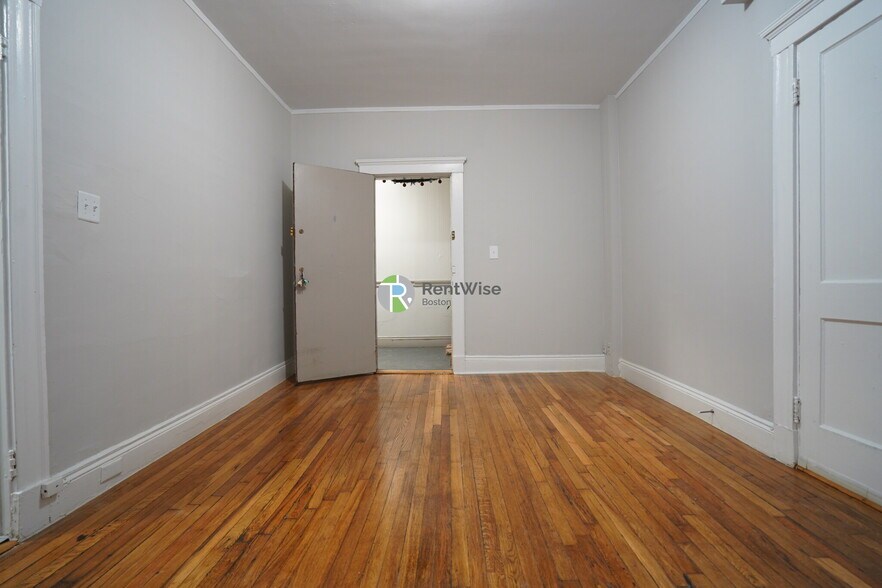 Building Photo - 232 Kelton St