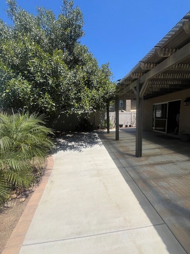 Building Photo - Beautifully Updated 5-Bedroom Home with City Views in Prime Corona Location