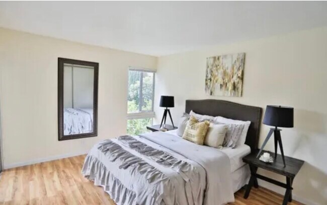 Building Photo - 280 Easy St