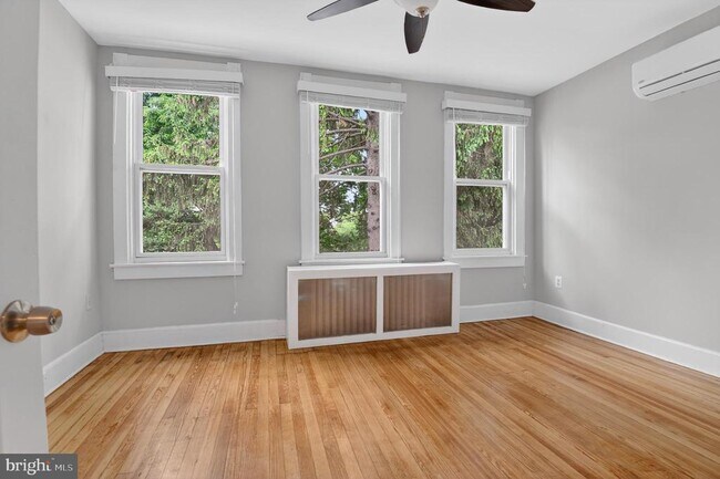 Building Photo - 747 Kentucky Ave SE