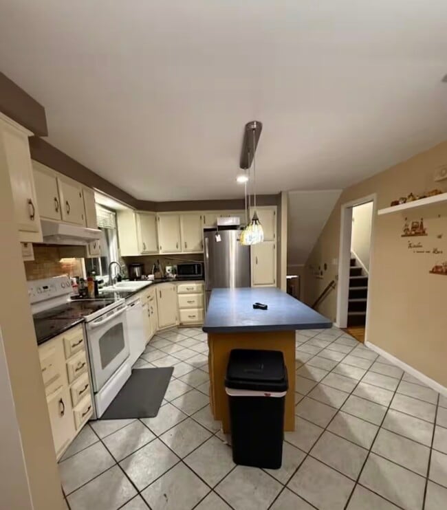 Building Photo - 449 Jensen Rd