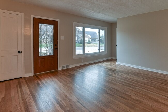 Building Photo - Charming Single Family in Camp Hill