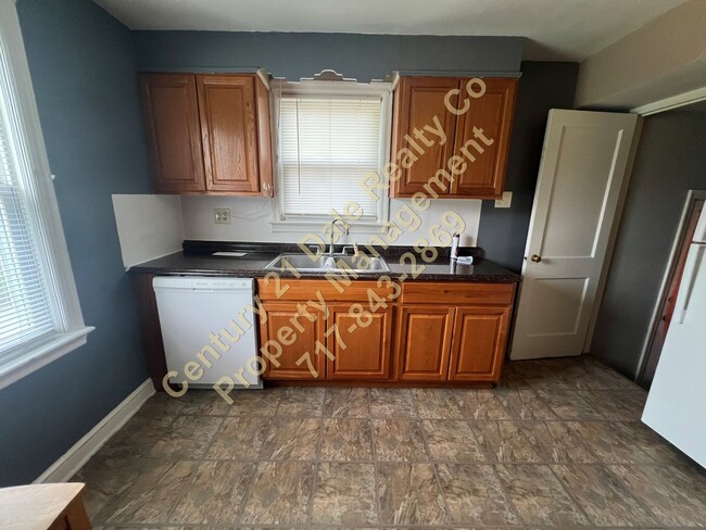 Building Photo - 3 BR 1 Bath Home in Central York School District with an attached Garage