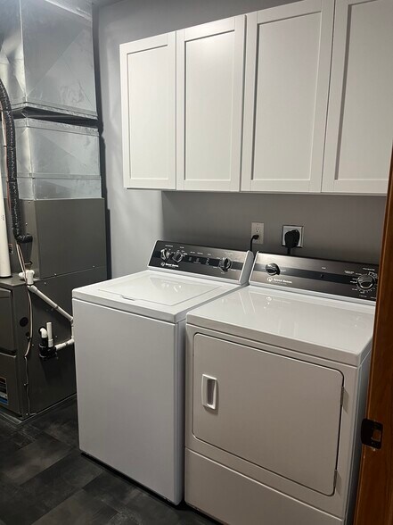 Building Photo - 120 5th Ave N