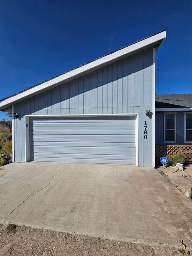 Building Photo - Beautiful, spacious single-family home
