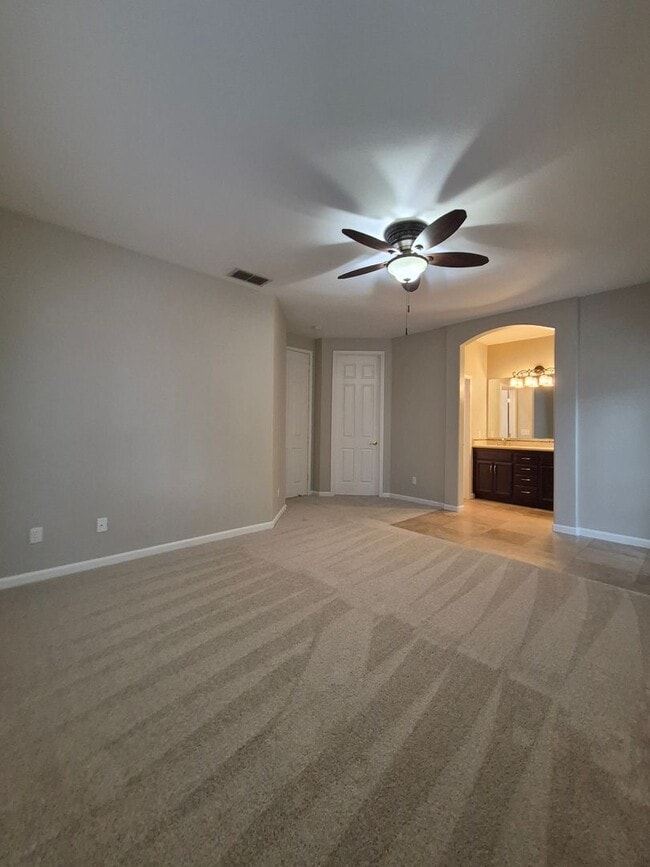 Building Photo - Now Leasing!! 3bd/2ba Gorgeous Single-Story Home Located In Roseville