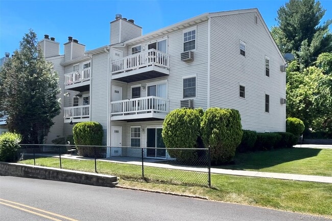 Building Photo - 18 Lexington Hills Rd