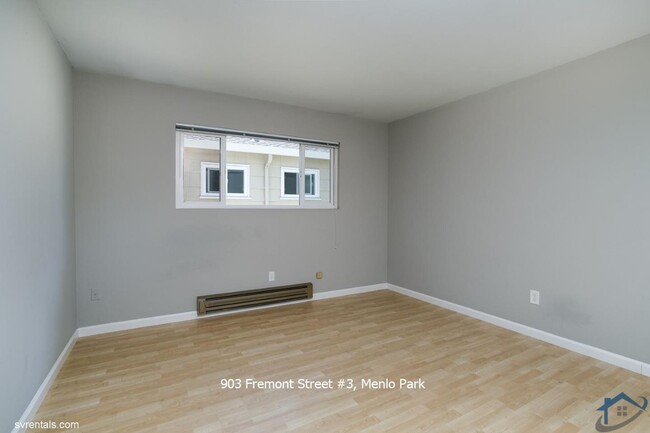 Building Photo - 903 Fremont St