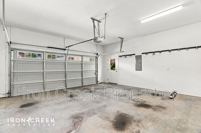 Building Photo - 17 Woodbridge Park Dr