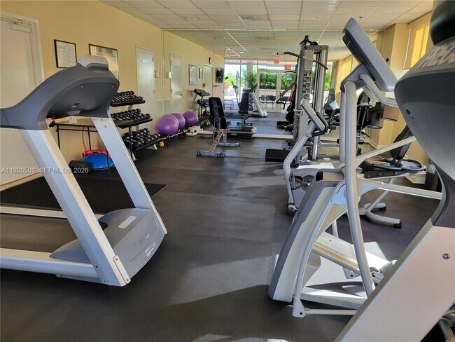 Building Photo - 6422 Collins Ave