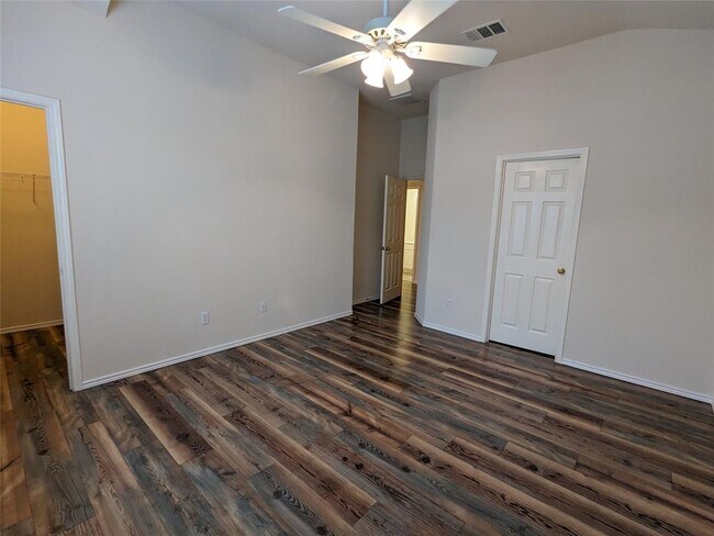 Building Photo - 16100 S Great Oaks Dr