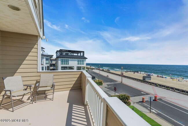 Building Photo - 152 Ocean Blvd N