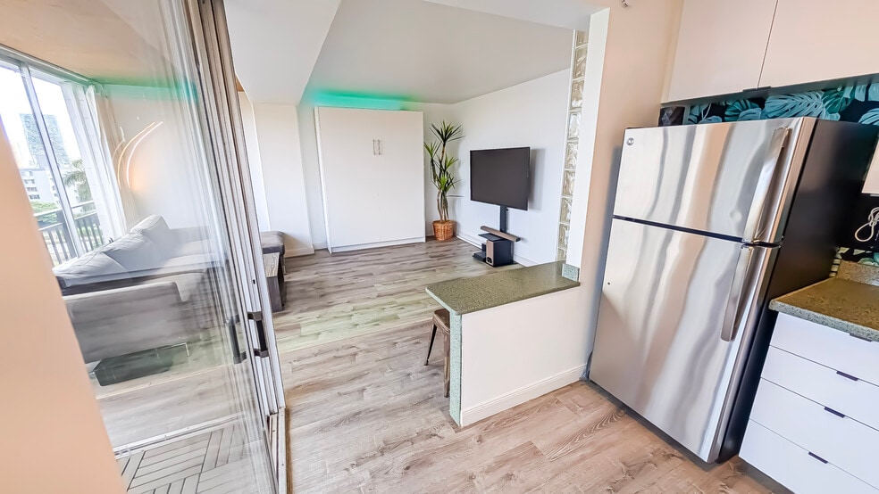 Building Photo - 1415 Victoria St