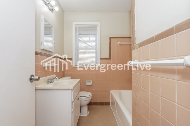 Building Photo - 3082 Robbiedon St