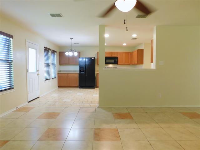 Building Photo - 2801 Saddle Dr