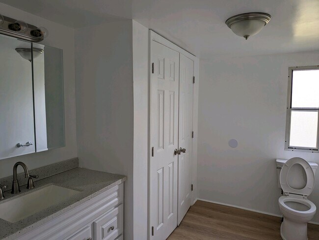 Building Photo - 51 Cushion Pl