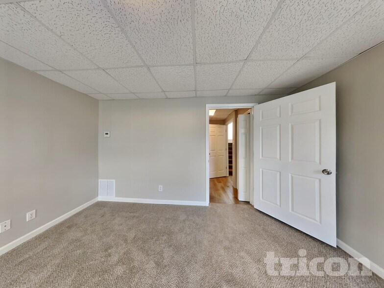 Building Photo - 241 Huntington Dr