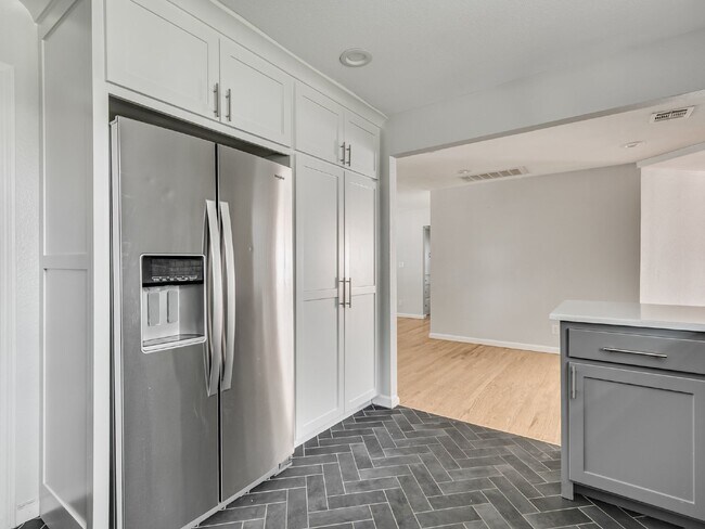 Building Photo - Beautiful Home Just Minutes from the OU Campus!