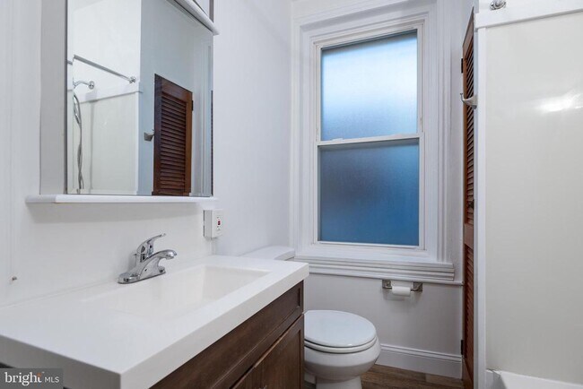 Building Photo - 932 N 5th St