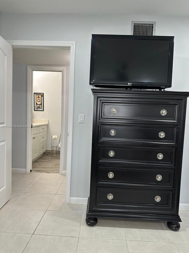 Building Photo - 5169 Lakefront Blvd