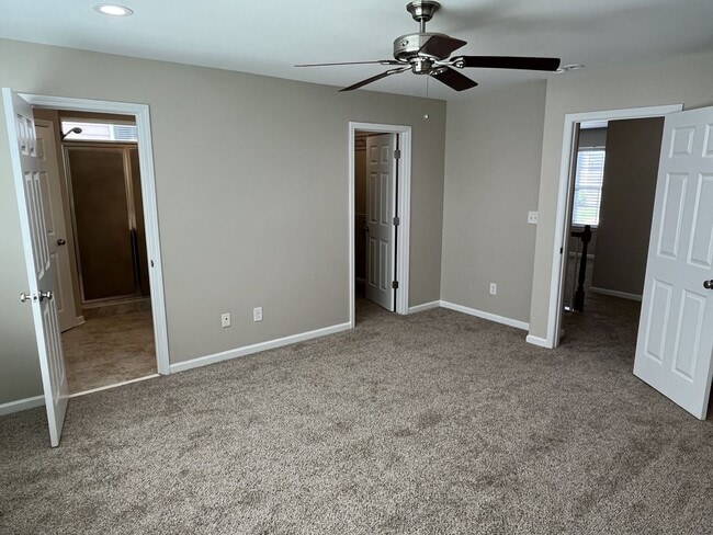 Building Photo - Great 4 Bed Home in Desired Winding Walk C...