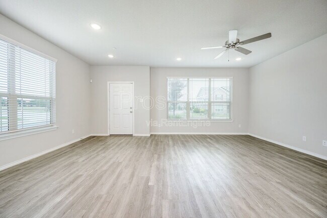 Building Photo - 3537 Brentwood Dr