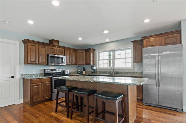 Building Photo - 11 Defelice Rd