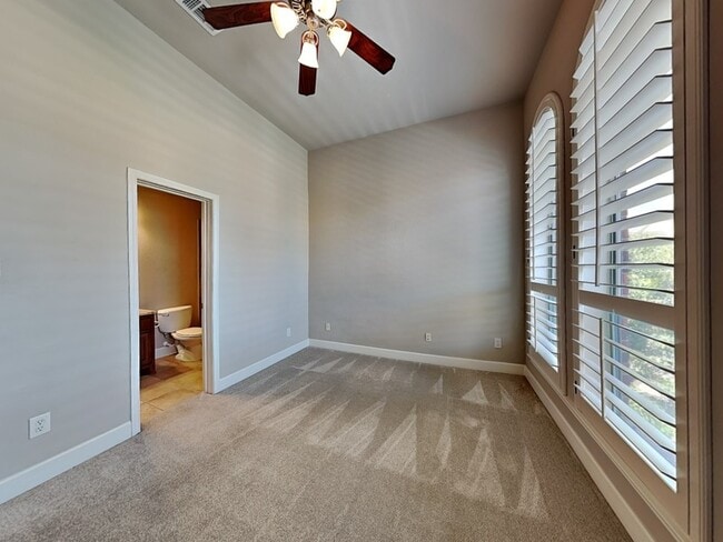 Building Photo - 2222 Marilla St