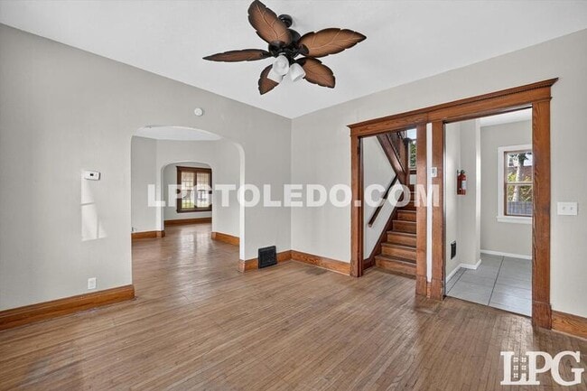 Building Photo - 3318 Stickney Ave