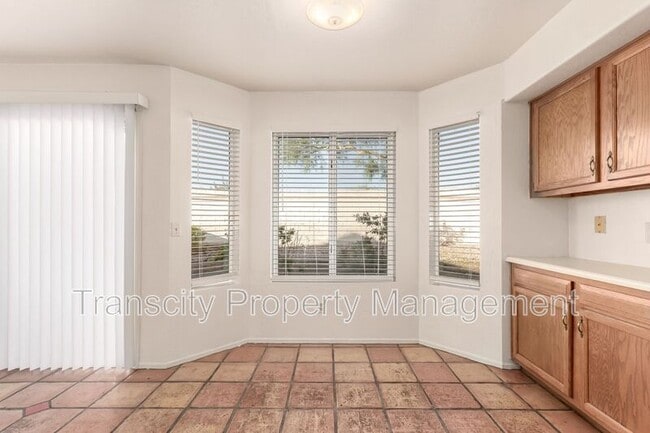 Building Photo - 3722 E Long Lake Rd