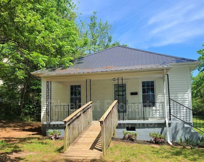 Primary Photo - 101 Hampshire Ln