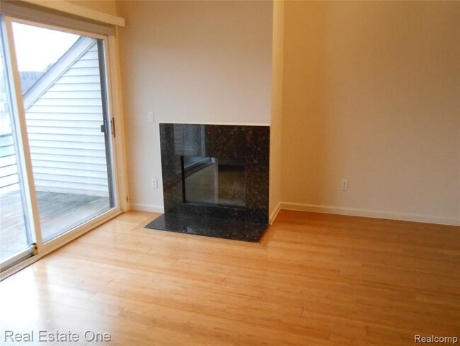 Building Photo - 2830 Davison Ave