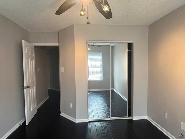 Building Photo - 226 Golden Eagle Dr