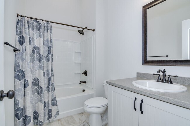 Building Photo - 2 Bed 2 Bath Apartment In Middle of Harlem!