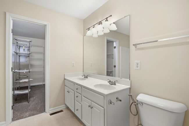 Building Photo - 1701 Willa Pl Dr