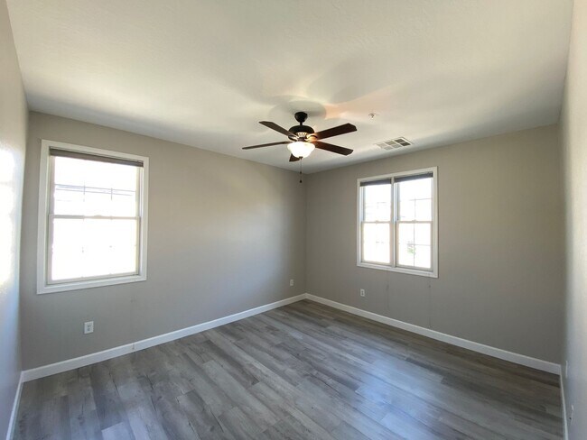 Building Photo - Resort-Style Living in Gilbert – 3 Bed Townhome Near SanTan Village